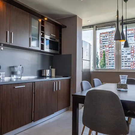 2 Bdr Cozy Downtown I Mall, Park, Subway Apartament *