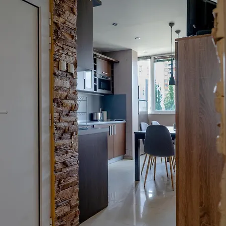 Apartament 2 Bdr Cozy Downtown I Mall, Park, Subway Sofia
