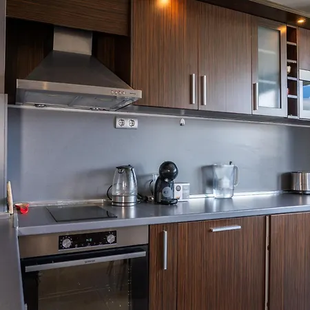 2 Bdr Cozy Downtown I Mall, Park, Subway Sofia
