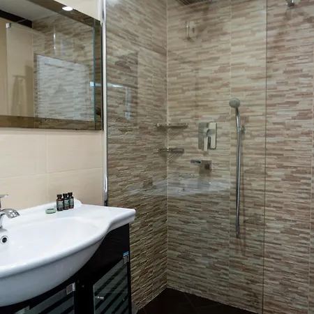 2 Bdr Cozy Downtown I Mall, Park, Subway Sofia